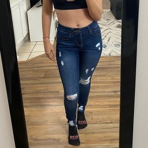 Mid-Rise Ripped Súper Skinny Jeans